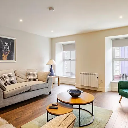 Uptown Retreat Apartment *